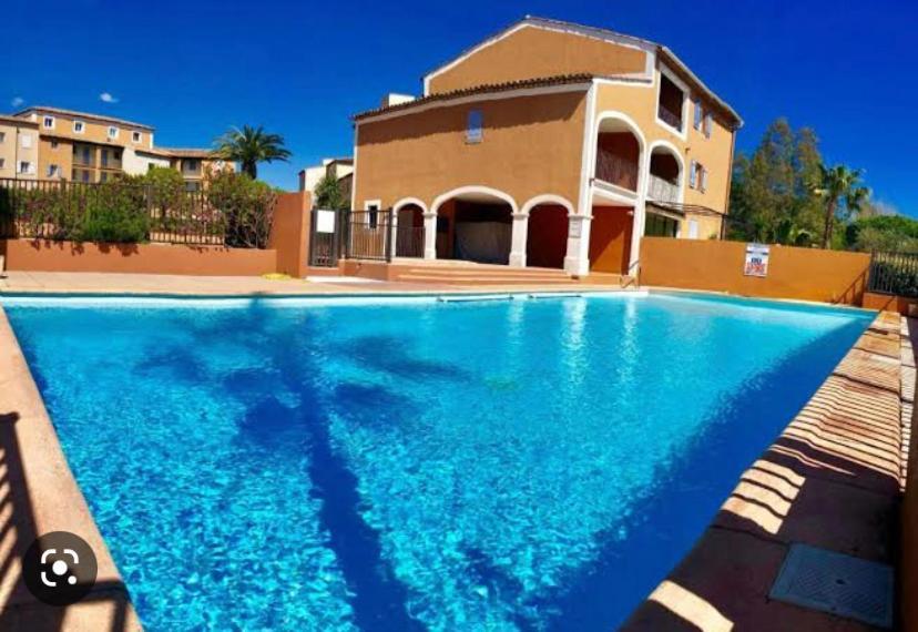 2 Bedrooms, 15 Min Walk To Beach, Ac, Pool & Fiber Internet In A Quiet, Private Gated Domain 5Kms To St Tropez Cogolin Luaran gambar