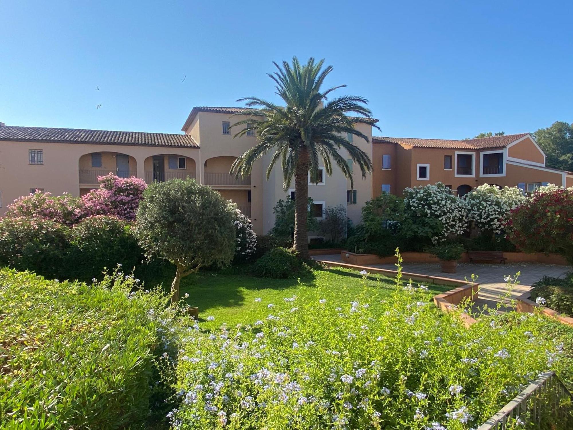 2 Bedrooms, 15 Min Walk To Beach, Ac, Pool & Fiber Internet In A Quiet, Private Gated Domain 5Kms To St Tropez Cogolin Luaran gambar